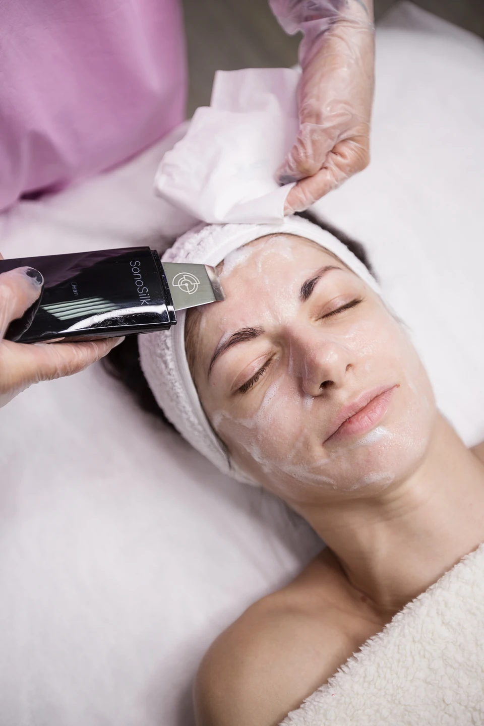 A facial spatula used during a treatment at BE SPACE.